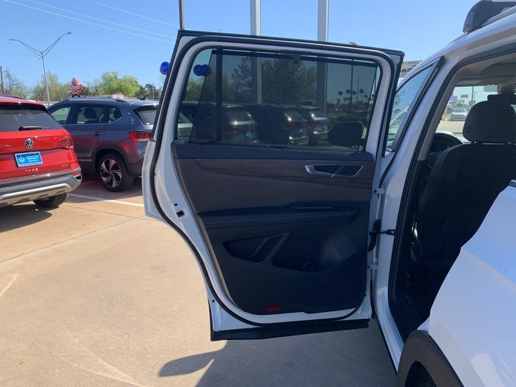 new 2025 Volkswagen Atlas car, priced at $48,347
