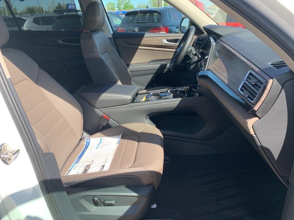 new 2025 Volkswagen Atlas car, priced at $48,347