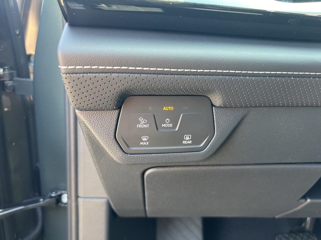 new 2025 Volkswagen Atlas car, priced at $45,843