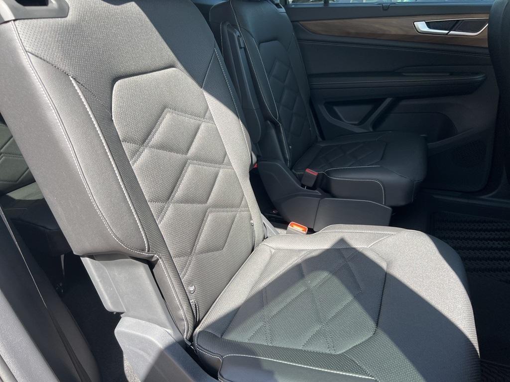 new 2025 Volkswagen Atlas car, priced at $45,843