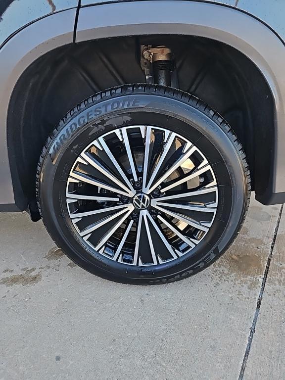 new 2025 Volkswagen Tiguan car, priced at $31,671