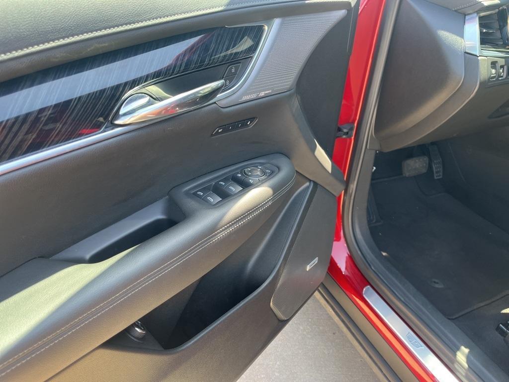 used 2024 Cadillac XT6 car, priced at $42,496