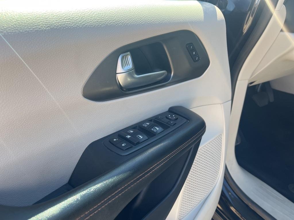 used 2020 Chrysler Pacifica car, priced at $14,500