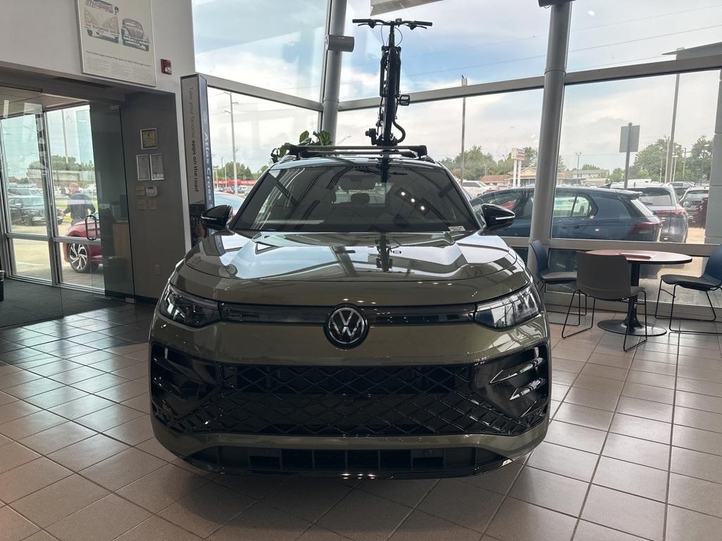 new 2025 Volkswagen Tiguan car, priced at $38,325