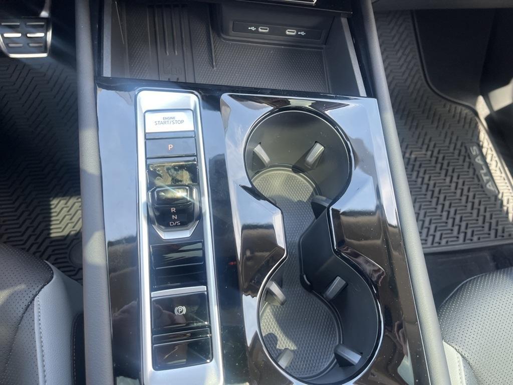 new 2025 Volkswagen Atlas car, priced at $43,327
