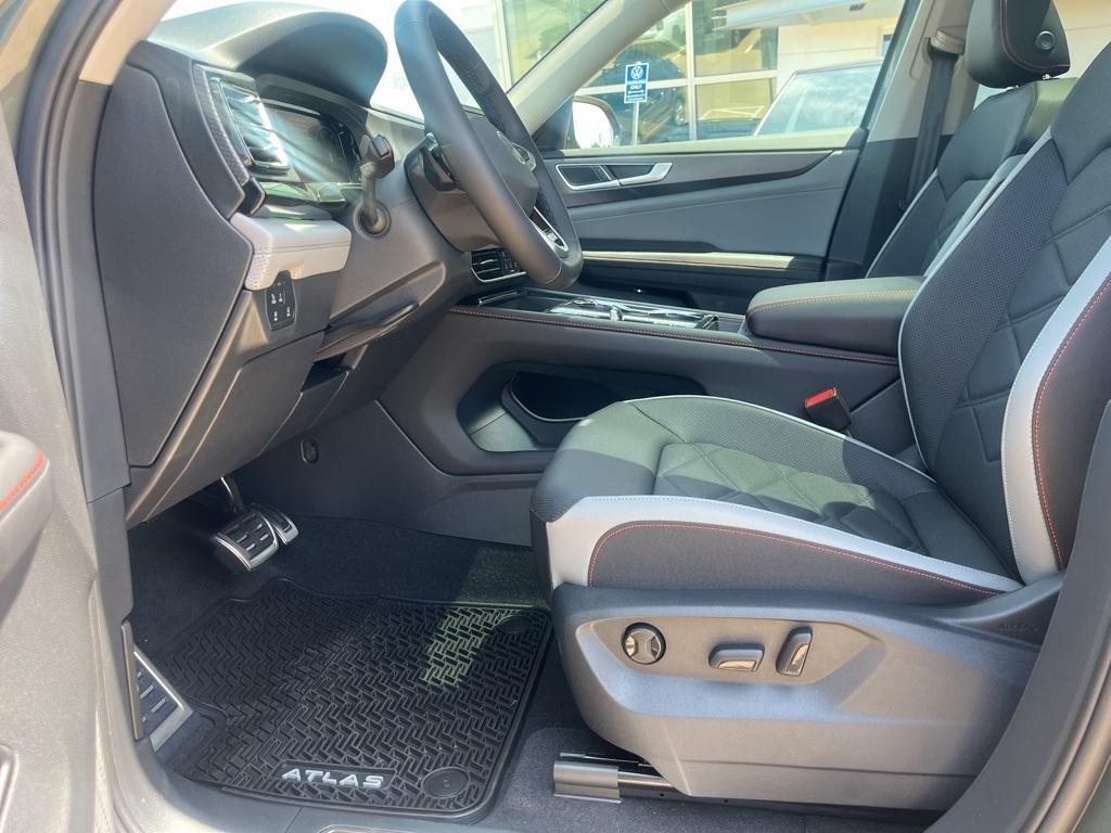 new 2025 Volkswagen Atlas car, priced at $43,327