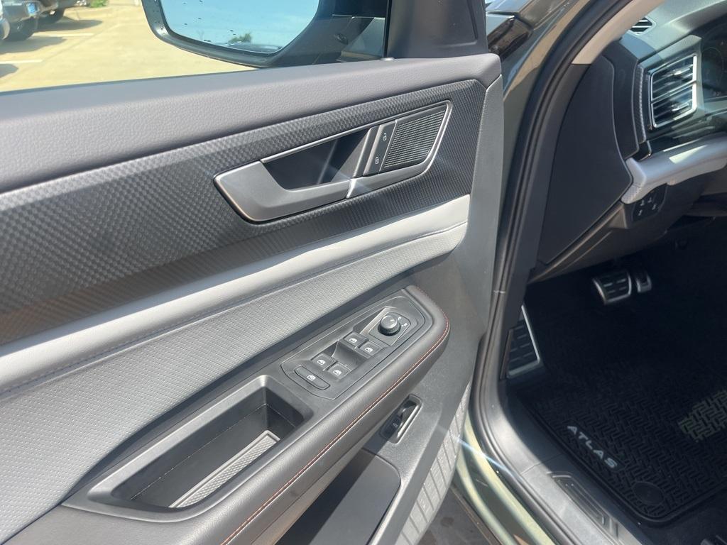 new 2025 Volkswagen Atlas car, priced at $43,327