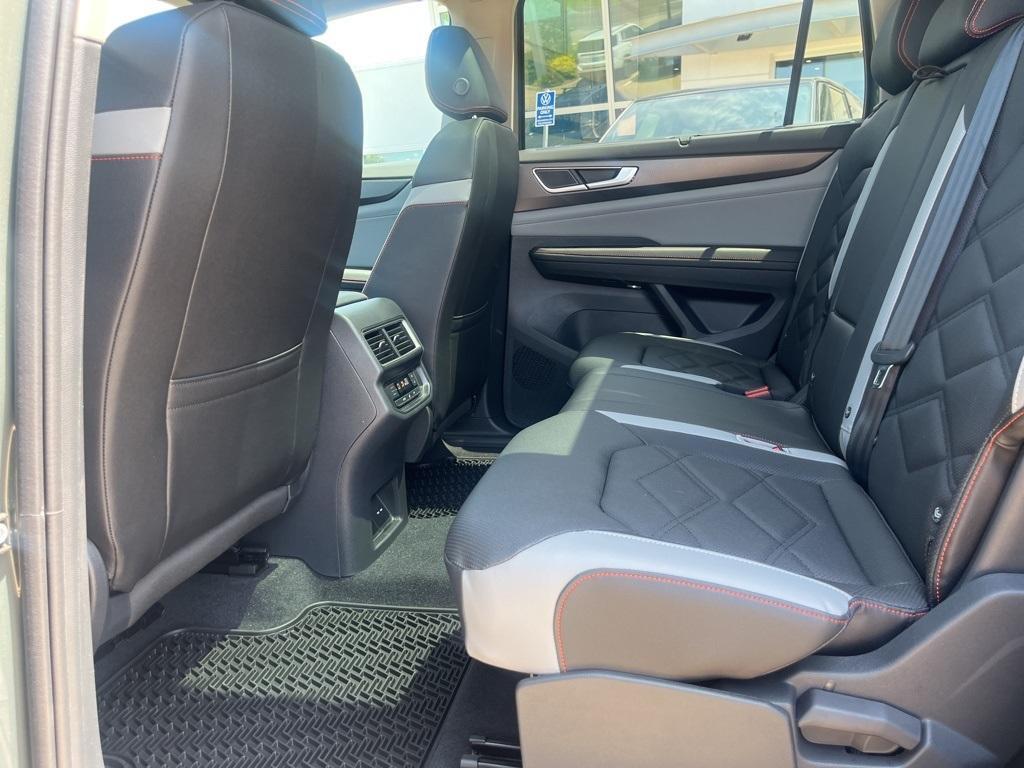 new 2025 Volkswagen Atlas car, priced at $43,327