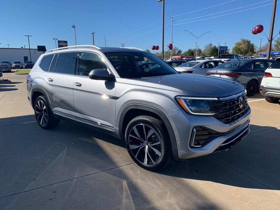 new 2025 Volkswagen Atlas car, priced at $53,738