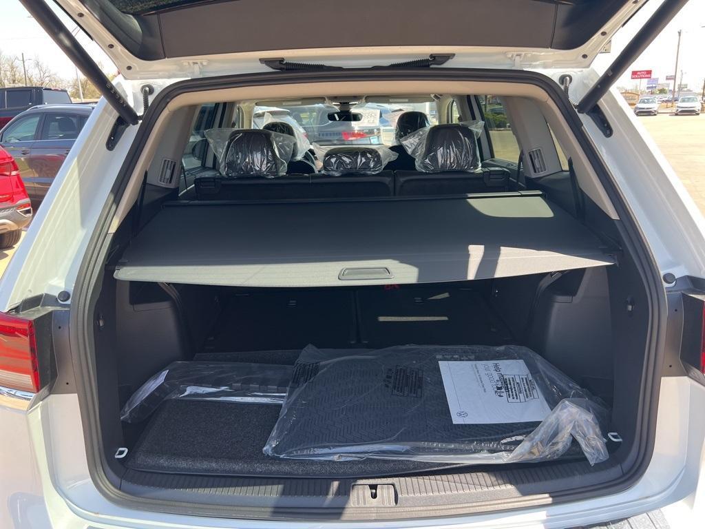 new 2025 Volkswagen Atlas car, priced at $48,819