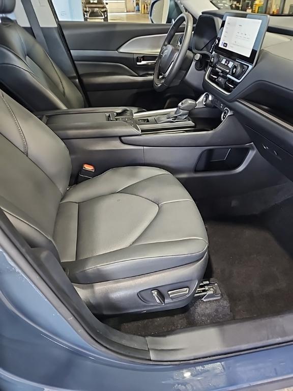 used 2025 Toyota Grand Highlander car, priced at $43,250