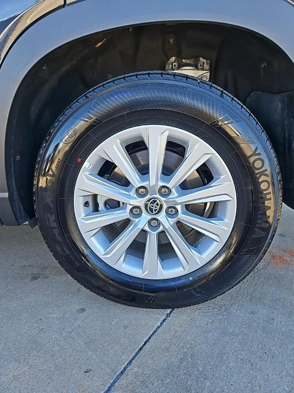 used 2025 Toyota Grand Highlander car, priced at $43,250