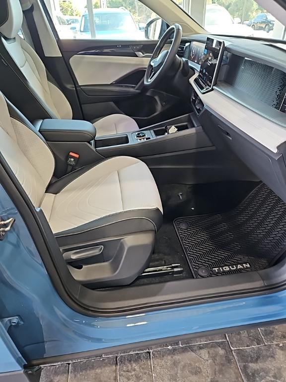 new 2025 Volkswagen Tiguan car, priced at $35,740
