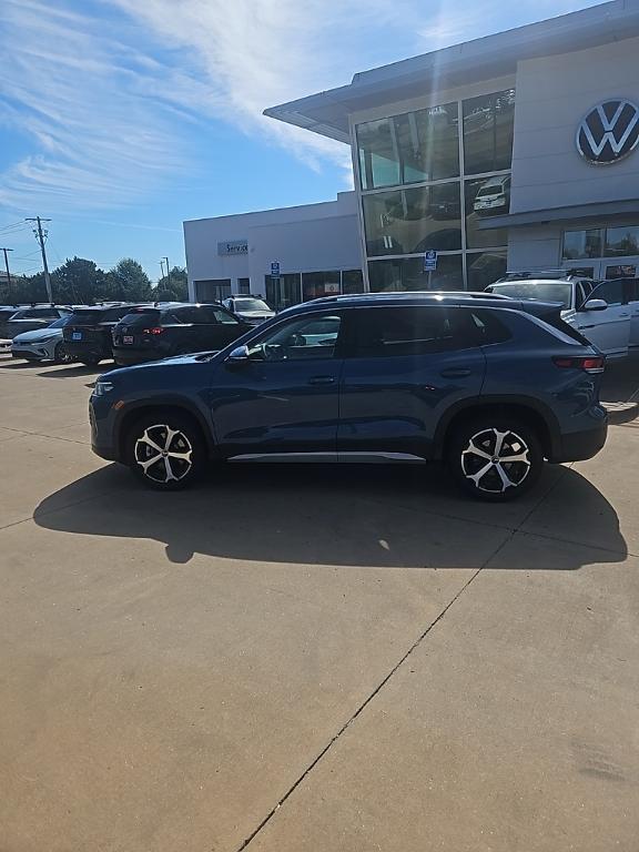 new 2025 Volkswagen Tiguan car, priced at $35,740