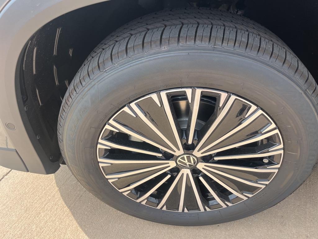 new 2025 Volkswagen Tiguan car, priced at $30,318