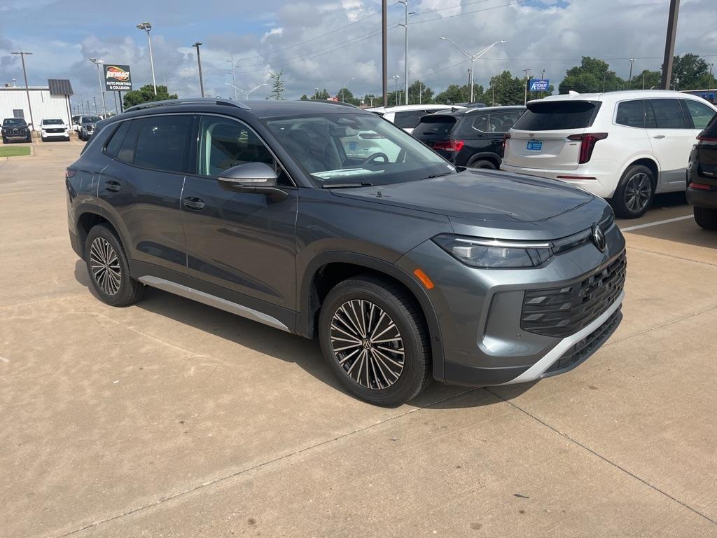 new 2025 Volkswagen Tiguan car, priced at $30,318