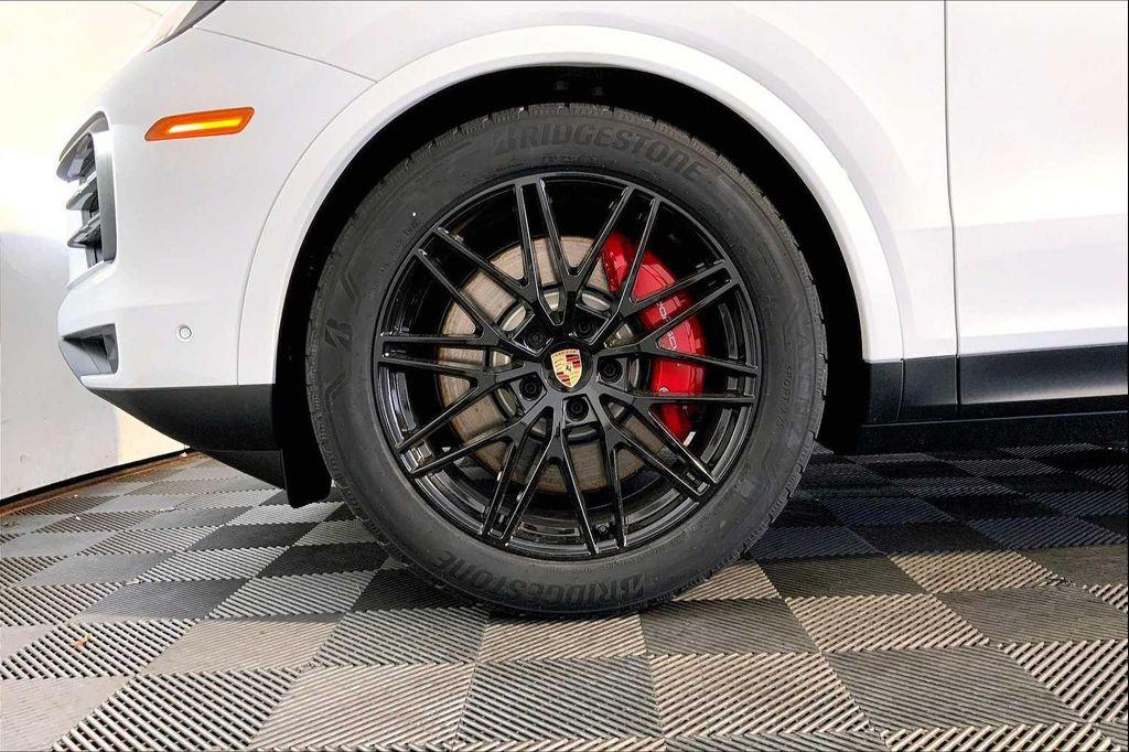 new 2025 Porsche Cayenne car, priced at $139,095