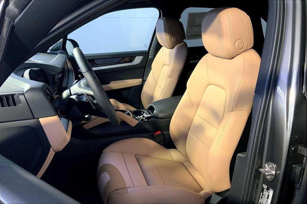 new 2025 Porsche Cayenne car, priced at $101,955