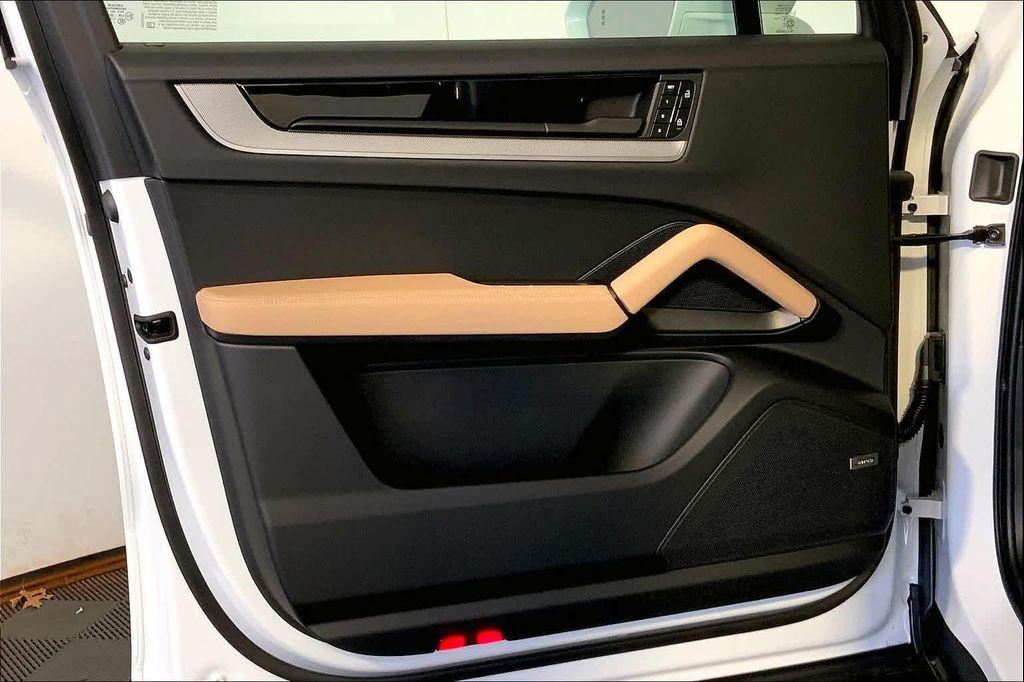 new 2025 Porsche Cayenne car, priced at $122,085