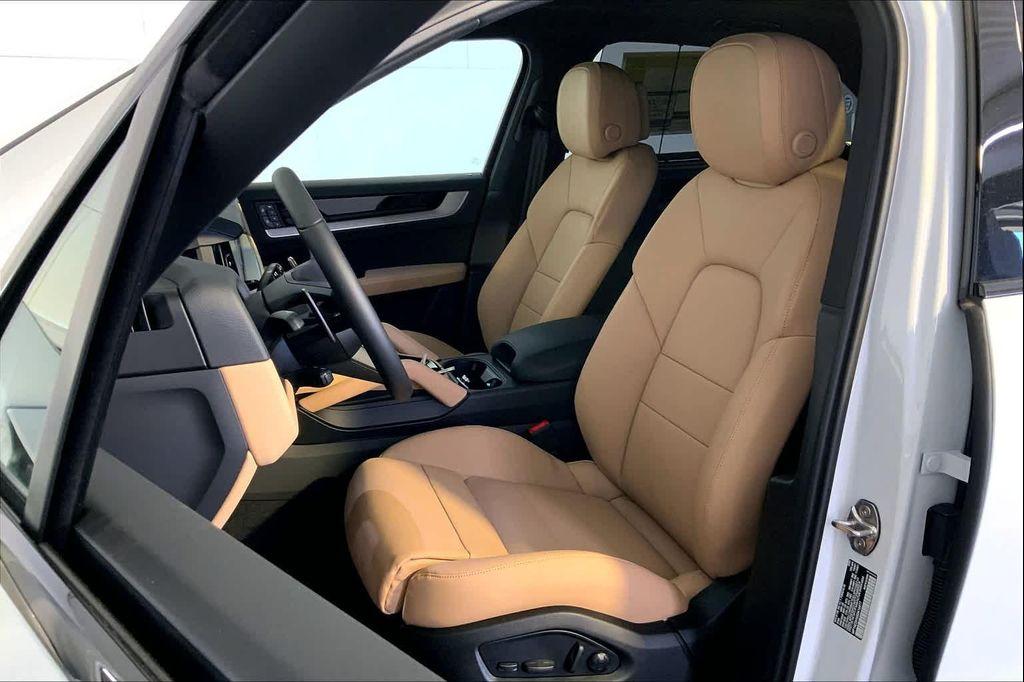new 2025 Porsche Cayenne car, priced at $122,085