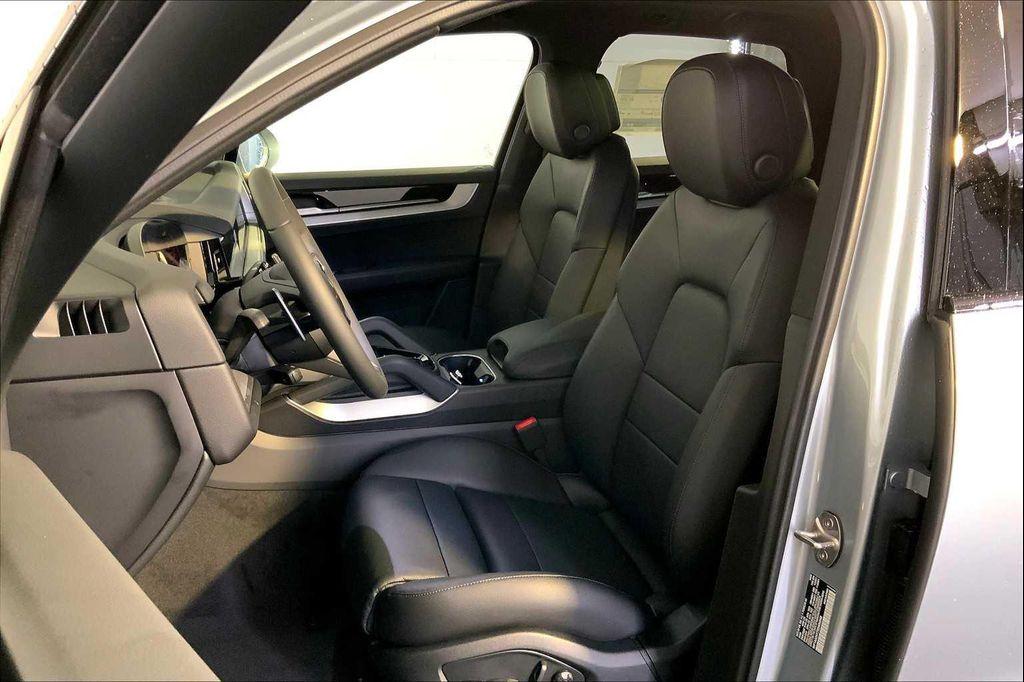 new 2025 Porsche Cayenne car, priced at $103,225