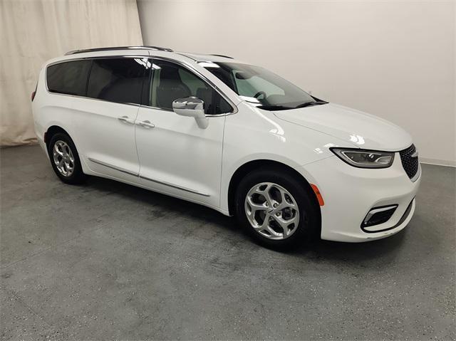 used 2021 Chrysler Pacifica Hybrid car, priced at $29,195