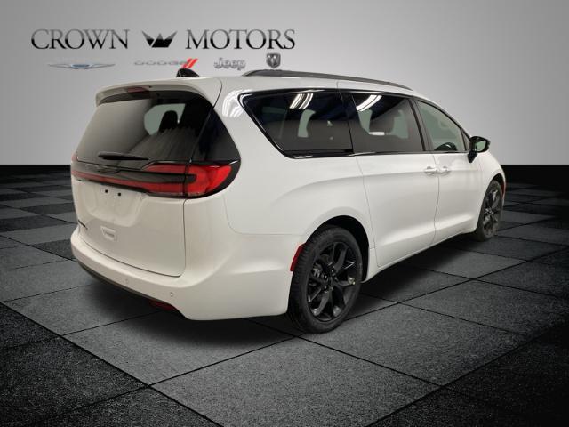 new 2024 Chrysler Pacifica car, priced at $42,767