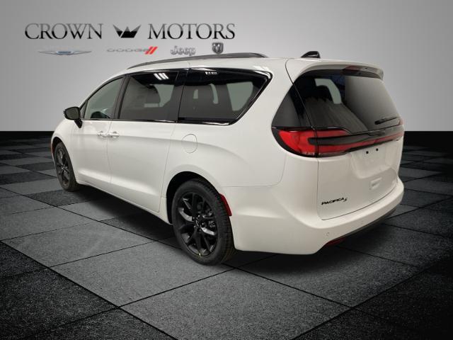 new 2024 Chrysler Pacifica car, priced at $42,767