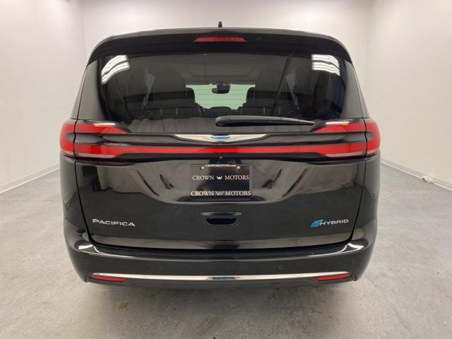 used 2021 Chrysler Pacifica Hybrid car, priced at $29,195