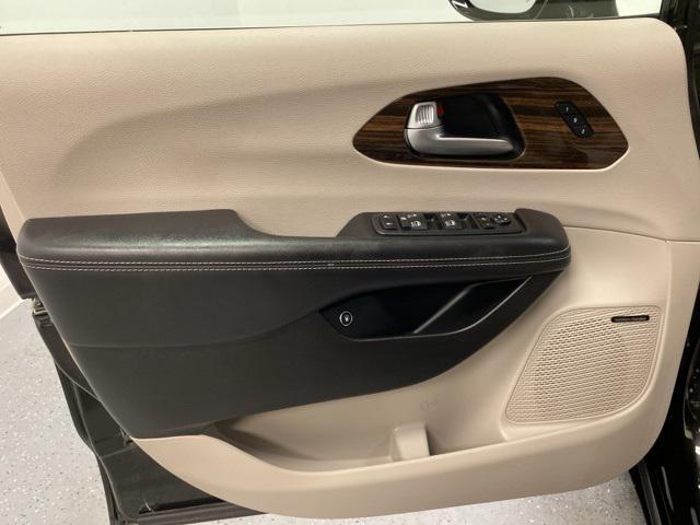 used 2021 Chrysler Pacifica Hybrid car, priced at $29,195