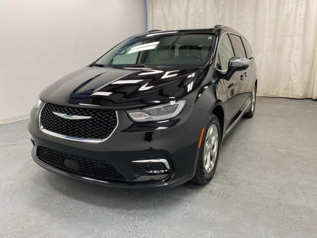 used 2021 Chrysler Pacifica Hybrid car, priced at $29,195