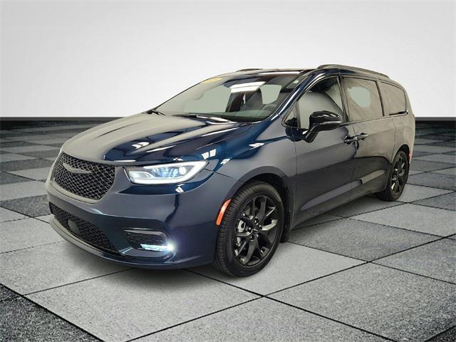 used 2023 Chrysler Pacifica car, priced at $39,417