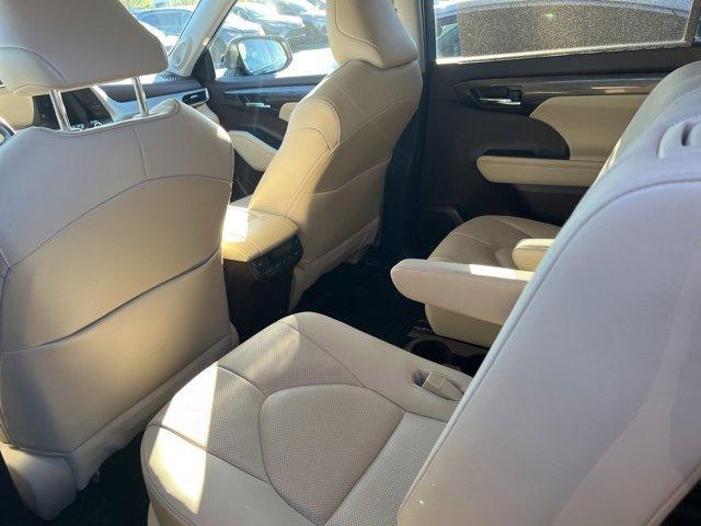 used 2021 Toyota Highlander car, priced at $34,863