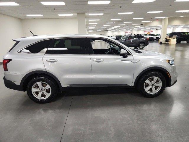 used 2022 Kia Sorento car, priced at $22,300