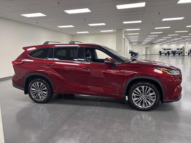 used 2021 Toyota Highlander car, priced at $31,974