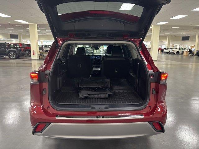 used 2021 Toyota Highlander car, priced at $31,974