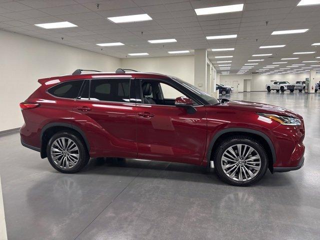 used 2021 Toyota Highlander car, priced at $31,974