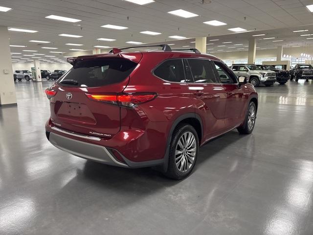 used 2021 Toyota Highlander car, priced at $31,974