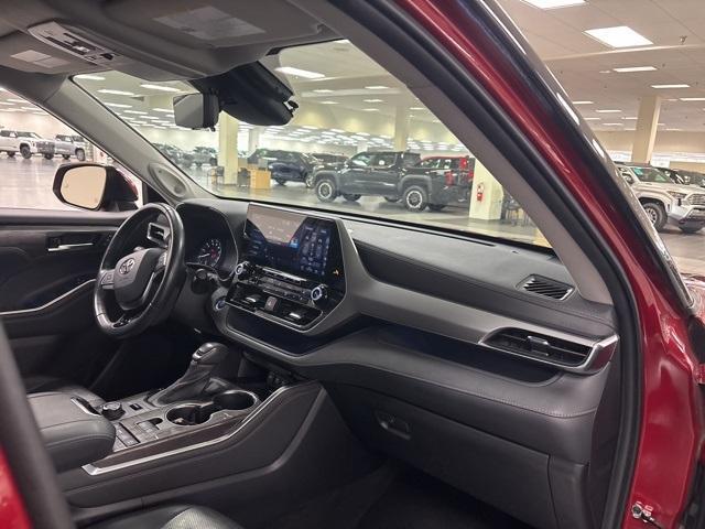 used 2021 Toyota Highlander car, priced at $31,974