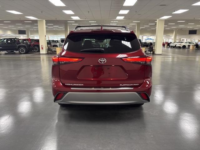 used 2021 Toyota Highlander car, priced at $31,974