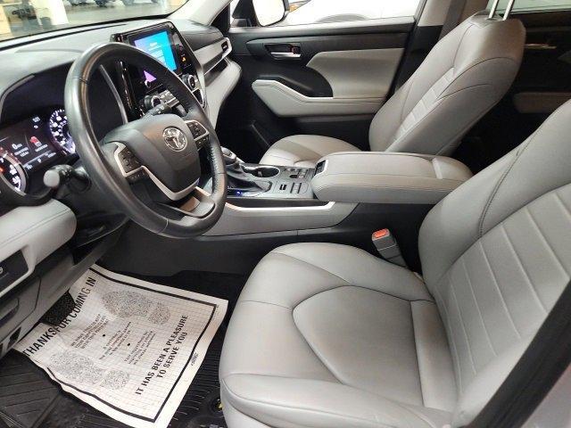 used 2023 Toyota Highlander car, priced at $40,617
