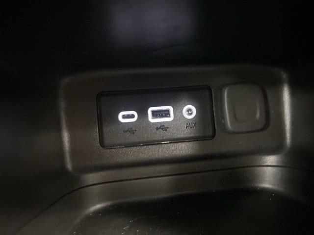 used 2023 Chevrolet Equinox car, priced at $23,562