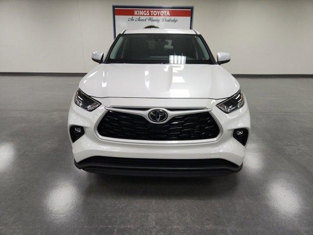 used 2024 Toyota Highlander car, priced at $38,900