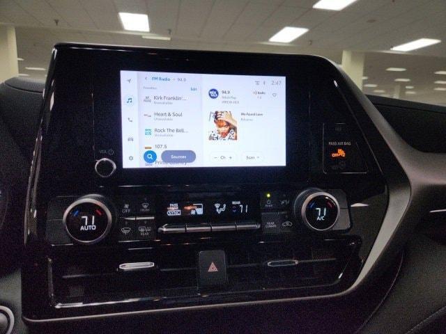 used 2024 Toyota Highlander car, priced at $38,900