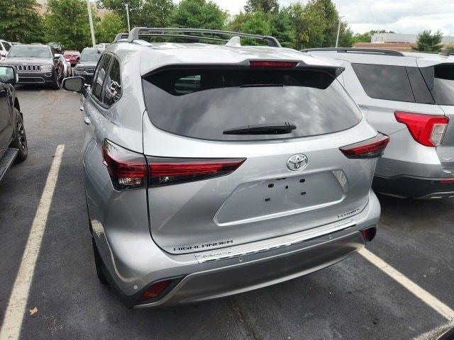 used 2024 Toyota Highlander car, priced at $45,400