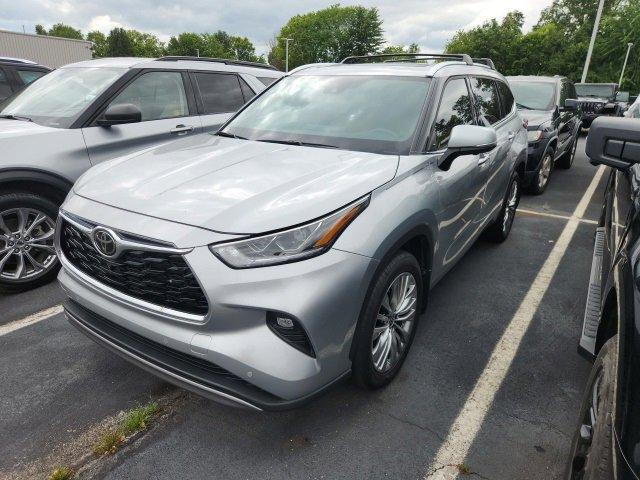 used 2024 Toyota Highlander car, priced at $45,400