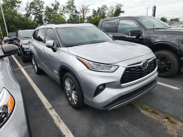 used 2024 Toyota Highlander car, priced at $45,400