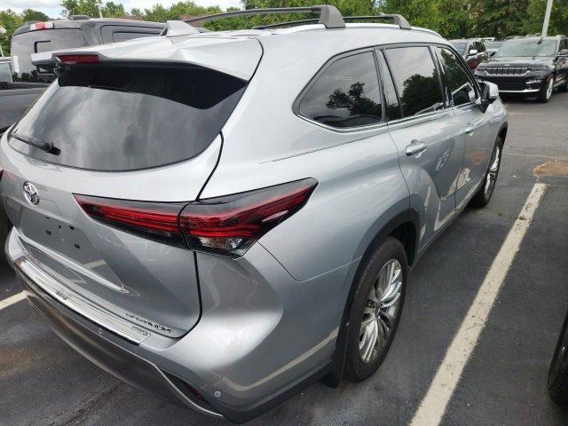 used 2024 Toyota Highlander car, priced at $45,400
