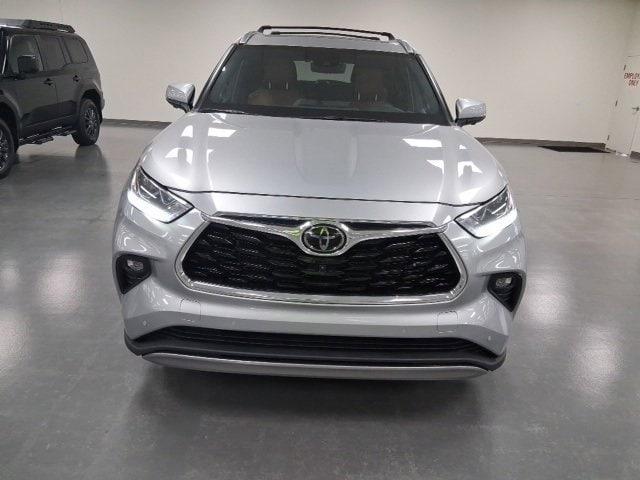 used 2024 Toyota Highlander car, priced at $42,200