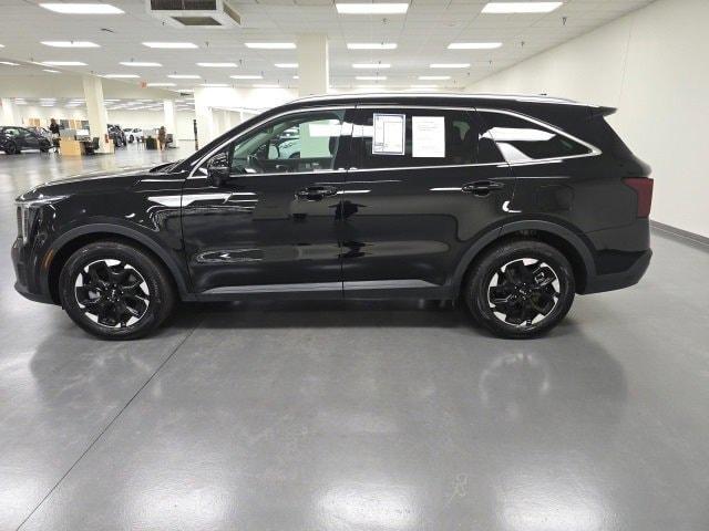 used 2024 Kia Sorento car, priced at $29,400